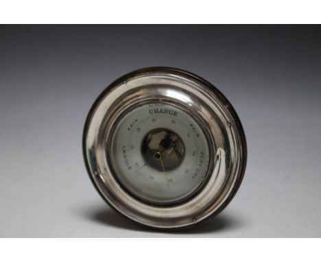 A CIRCULAR WHITE METAL DESK BAROMETER, Dia 11 cm