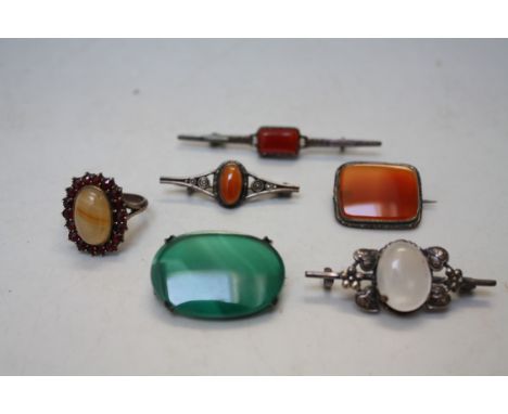 THREE VINTAGE SILVER AGATE SET BAR BROOCHES, together with two further polished agate set brooches and an agate cabochon and 