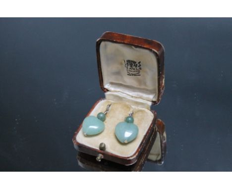 A PAIR OF JADE HEART SHAPED EARRINGS, H 3 cm