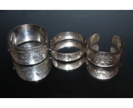 A COLLECTION OF THREE HALLMARKED SILVER BANGLES, approx combined weight 151g, widest bangle 4 cm
