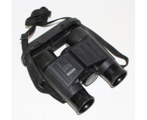 Zeiss Diayt T-Serie: 8 x 30 B. T*P*. Guter Zust. mit leichten Gebrauchssp. Dazu Minox 35 GT mit Blitz u. Voigtländer Vitolux 