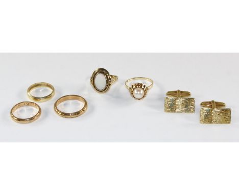 Lot 14 k Goldschmuck.: Dabei u.a. Damenring mit Opalcabochon (Ringschiene offen), Ring mit Perle, 3 Eheringe, Paar Manschette