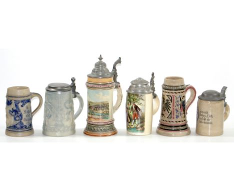 Bierkrüge.: Sammlung von 11 Krügen, Steinzeug u. Glas. Tlws. mit Zinndeckelmontur, tlws. mit Porzellaneinsatz. 6 Steinzeugkrü