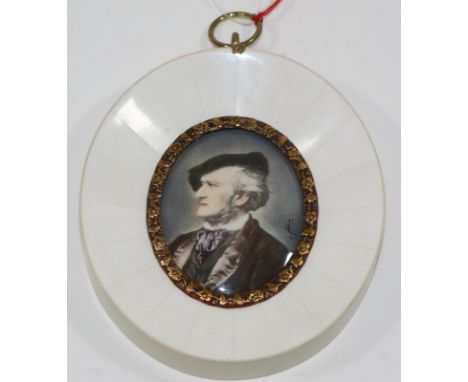 Wagner, Richard.: Miniatur-Malerei auf Mammutelfenbein. Haffkeminiatur mit Original Etikett u. Beschr. Portrait des Richard W