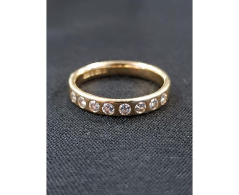 18 CARAT YELLOW GOLD DIAMOND 8 STONE RING WITH 0.32 CARAT OF DIAMONDS 