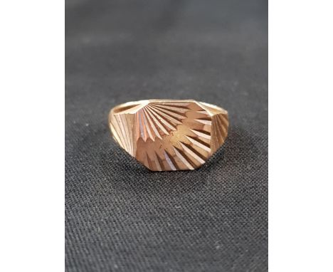 9 CARAT GOLD SIGNET RING 4,7 GRAMS 