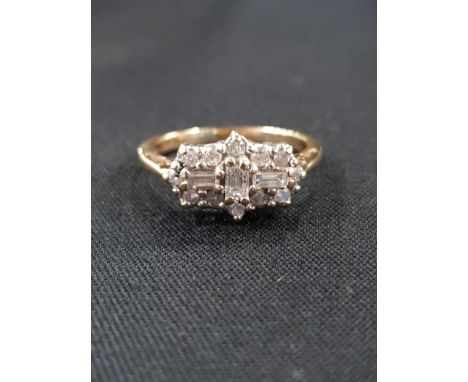 18 CARAT YELLOW GOLD &amp; DIAMOND RING WITH 0.5 CARAT OF DIAMONDS 