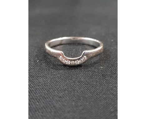 18 CARAT WHITE GOLD DIAMOND RING 