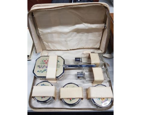 LADIES VINTAGE TRAVEL KIT 