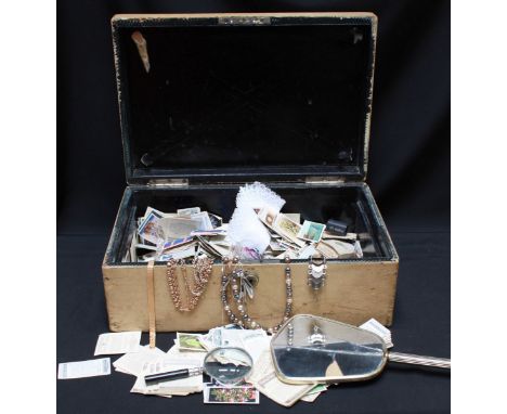 A collection of loose cigarette cards, together with a small quantity of costume jewellery in a writing box.