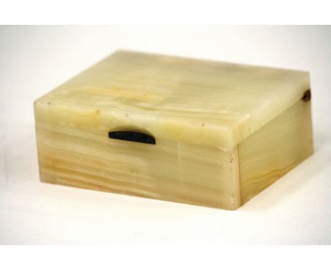 A Betjemanns patent onyx and Lapis Lazuli trinket box, having sprung hinge, 13cm x 10cm 