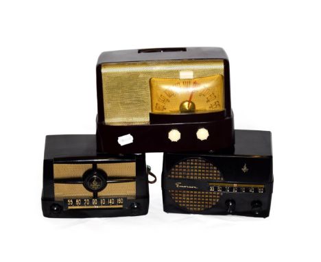 Emerson Radio Corp: a good Emerson 'Cross-Key' fret single band set in off-black bakelite case in gilt speaker fret and inset