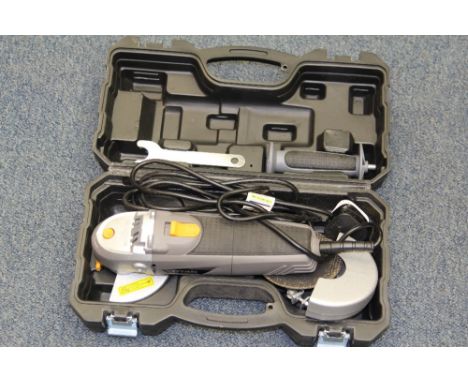 Titan angle grinder. Model Number TTB281GRD
230-240V ~ 50Hz 750w M14. Boxed 