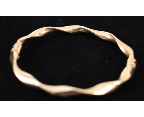 9ct bangle twist design total weight 5.8 grams