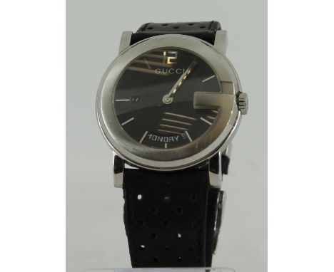 Mens Gucci 101m stainless steel watch. Model Number: 10121134