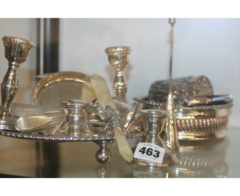 A HALLMARKED SILVER CAPSTAN INKWELL, VARIOUS SMALL SILVER WORK AND PLATEDWARE AND A LARGE EASTERN WHITE METAL EWER