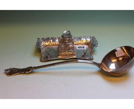 A LATE VICTORIAN SILVER INKSTAND FITTED WITH RECIEVER. LONDON 1899. WILLIAM TOMYNS. 20 cms WIDTH TOGETHER WITH A SILVER FIDDL