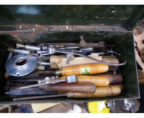 VARIOUS WOOD PLANES, CHISELS AND OTHER TOOLS ETC. 