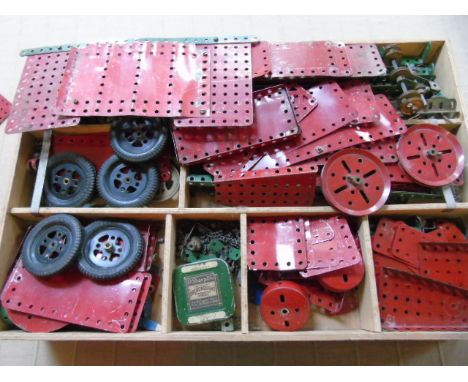 Box of assorted vintage Meccano