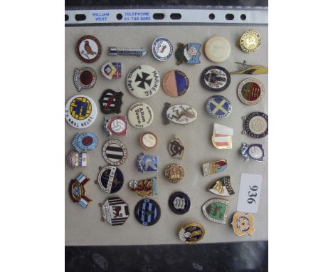 Badges, a collection of 40 enamel badges, mainly from the 1960s and 1970's, most of the badges are non league, Tooting & Mitc