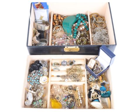 Various costume jewellery, including brooches, earrings, tie clips, rings, etcLot sold as seen unless specific item(s) reques