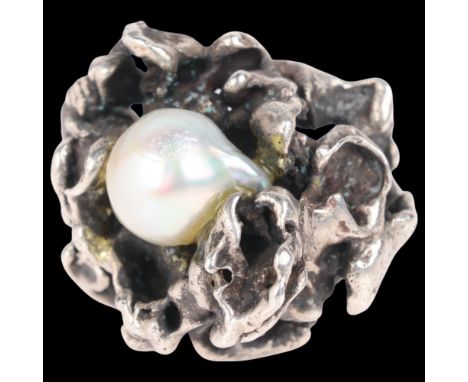 A large Continental silver brutalist pearl abstract ring, organic form, unmarked mount tests as silver, setting height 25.3mm