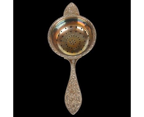 An Elizabeth II silver tea strainer, A Chick & Sons Ltd, London 1973, relief foliate decoration, 16cm, 1.7ozNo damage or repa