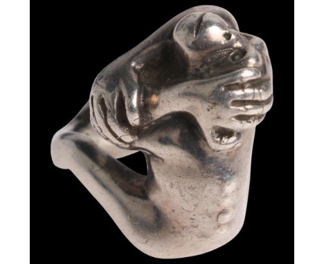 A heavy Vintage sterling silver figural monkey ring, by Charles Green & Sons, London 1975, length 28mm, size I, 21gNo damage 