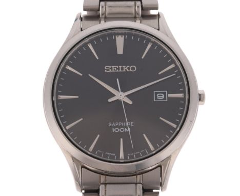 SEIKO - a stainless steel Sapphire 100M quartz bracelet watch, ref. 7N42-0FW0, black dial with polished arrowhead hour marker