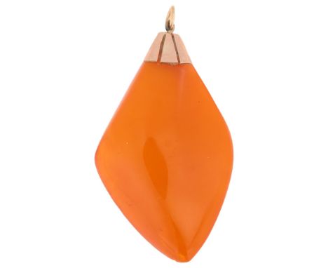 A Vintage 9ct gold mounted amber pendant, 49.3mm, 5.7gAmber has several small edge chips, otherwise no damage, unmarked mount