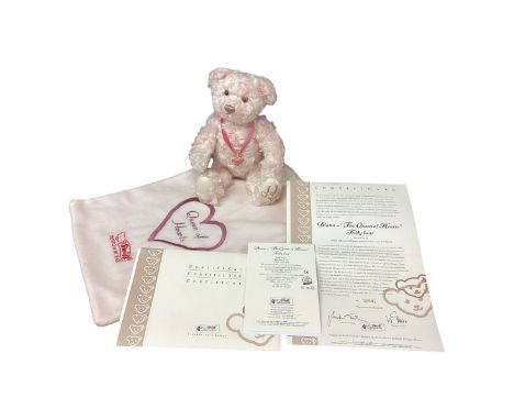 Steiff, The Queen of Hearts Bear, 27 cm limited 1500 pieces with Swarovski pedant and certificate