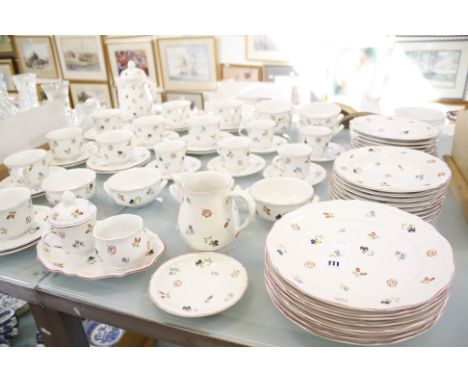 Villeroy & Boch 'Petite Fleur' pattern part tea and dinner service, floral decorated 