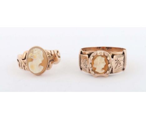 2 MuschelkaméeringeEnde 19. Jh., Roségold 333, ein Ring mit floraler Jugendstilringschiene, mittig zargengefasste Muschelkamé