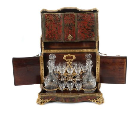 Napoleon III.-Tantalus (Reisebar) mit Boulle-MarketerieFrankreich, um 1860/70, rechteckiger Korpus mit geschwungener Front vo