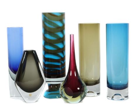 Konvolut von 6 Unterfangvasen1x Orrefors, Schweden, 5x unbez., 2. H. 20. Jh., best. aus: 4 Zylindervasen, einer flache Vase u
