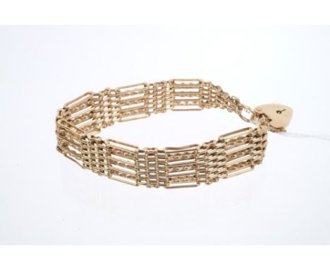 Gold (9ct) gate bracelet with seven bar links and heart-shaped padlock clasp, London 1978 CONDITION REPORT Very good conditio