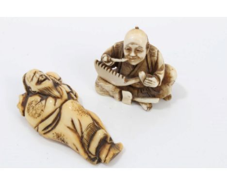 18th / 19th century Japanese carved ivory netsuke in the form of an Immortal carrying a peach, 5.5cm long, together with a 19