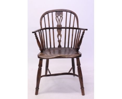 Good early 19th century yew wood Windsor elbow chair, the stick back with pierced splat and well-figured solid saddle seat on