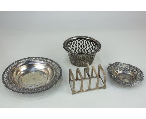 An Edward VII pierced basket, a late Victorian embossed trinket dish, 9cm, a George VI small toast rack, 3.5oz, a silver plat