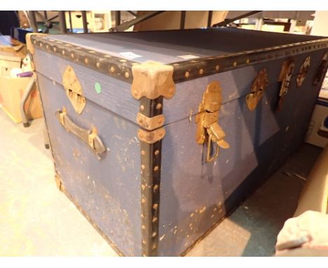 Vinyl covered trunk with band edging and reinforced corners