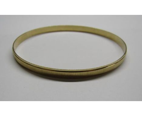 18ct gold (750) bangle - total weight 10.4g