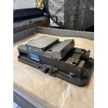 6" Kurt D675 Vise