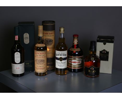 Lagavulin single malt whisky, 16 years old (1), Glenmorangie malt whisky, 10 years old (1), The Real Mackenzie Scotch whisky 