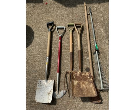 Quantity of Garden Tools 