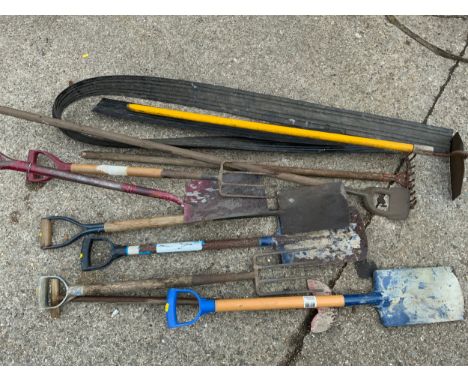 Quantity of Garden Tools 