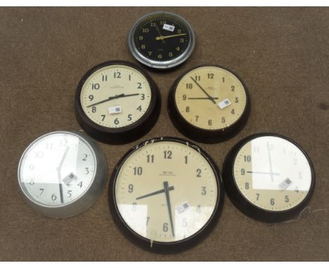 Four 'Smiths' circular bakelite slave clocks, 'Gents' of Leicester' slave clock with black dial and another slave clock Condi