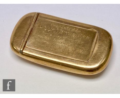A 9ct hallmarked cushioned rectangular snuff box with presentation engraving to hinged lid, length 6.5cm, weight 31.5g, Birmi