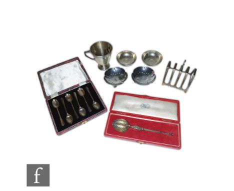 A small parcel lot of assorted hallmarked silver items, a set of teaspoons, a christening cup, a toast rack, a Coronation spo