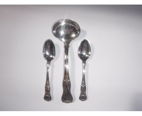 A SILVER KING'S PATTERN SAUCE LADLE, and two teaspoons, approximately 5.5 oz