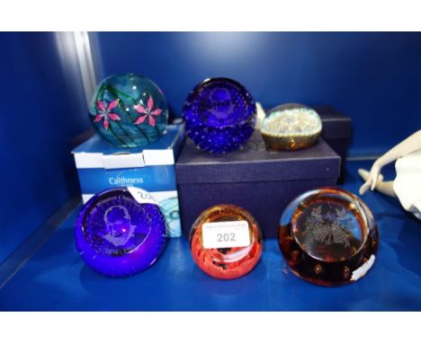 A COLLECTION OF CAITHNESS AND OTHER PAPERWEIGHTS, including a Winston Churchill commemorative example (6)